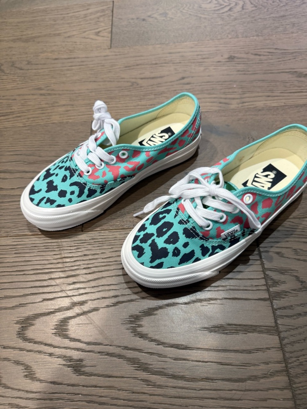 Vans Leopard Print Low Top Sneakers in Teal, Pink & Black New Womens 6 - Picture 2 of 6